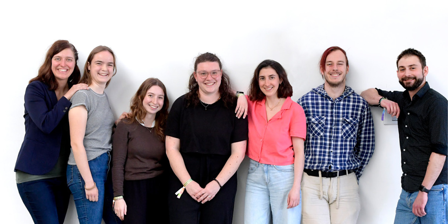 Das Bild zeigt neun junge Leute, die alle Mitglieder der Bundslernendenvertretung sind.